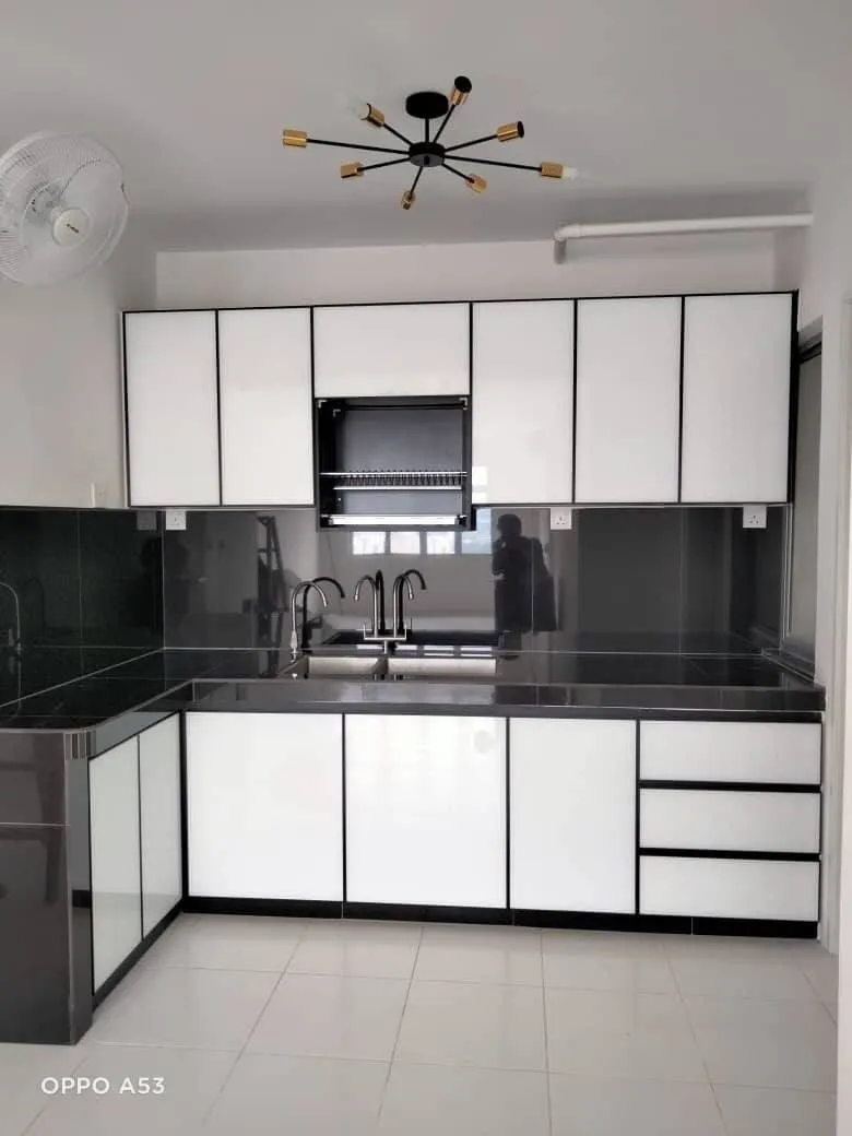 Cuisine Moderne en Aluminium sur Mesure