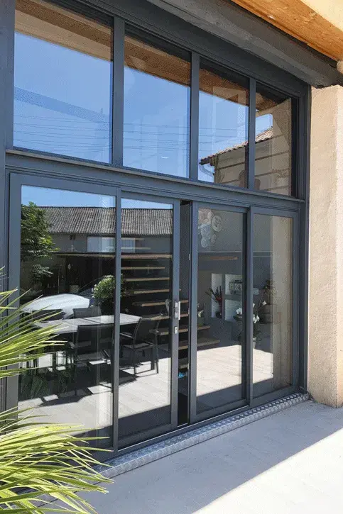 Façades Vitrées en Aluminium sur Mesure